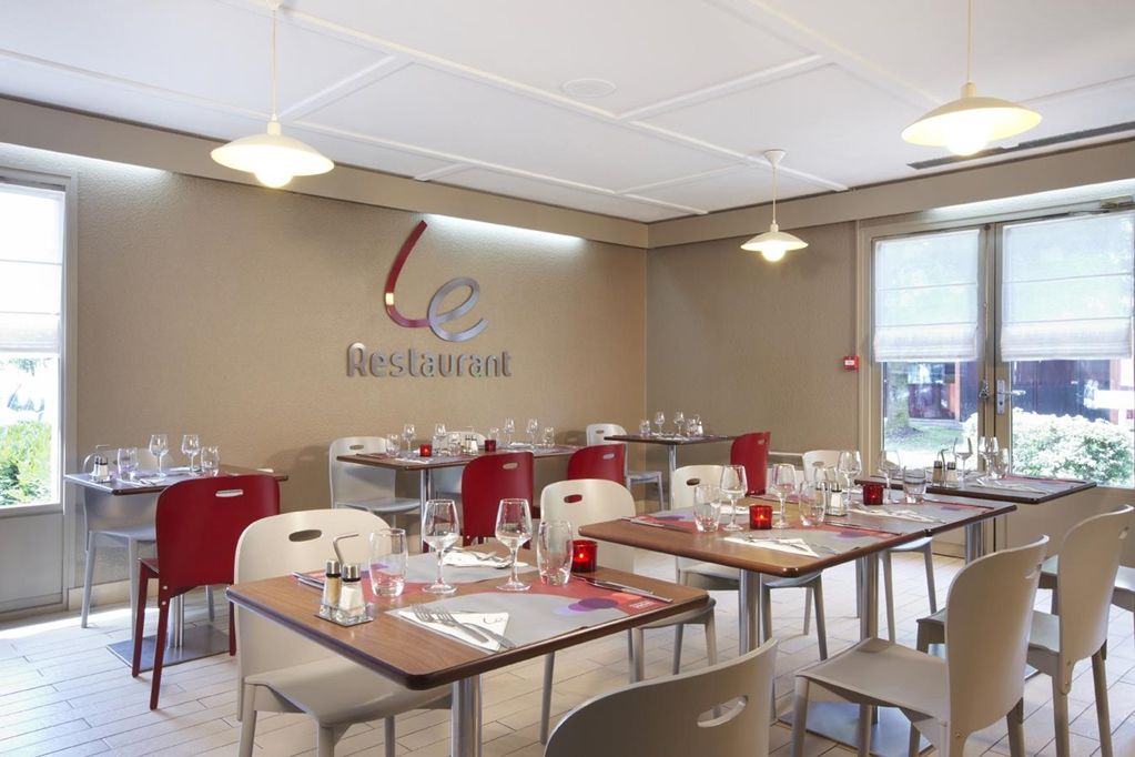 Kyriad Tarbes Bastillac מסעדה תמונה